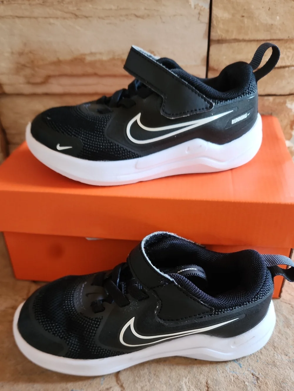 Nike Kids Black and White Hook-and-Loop Sneakers Boys Size 8c